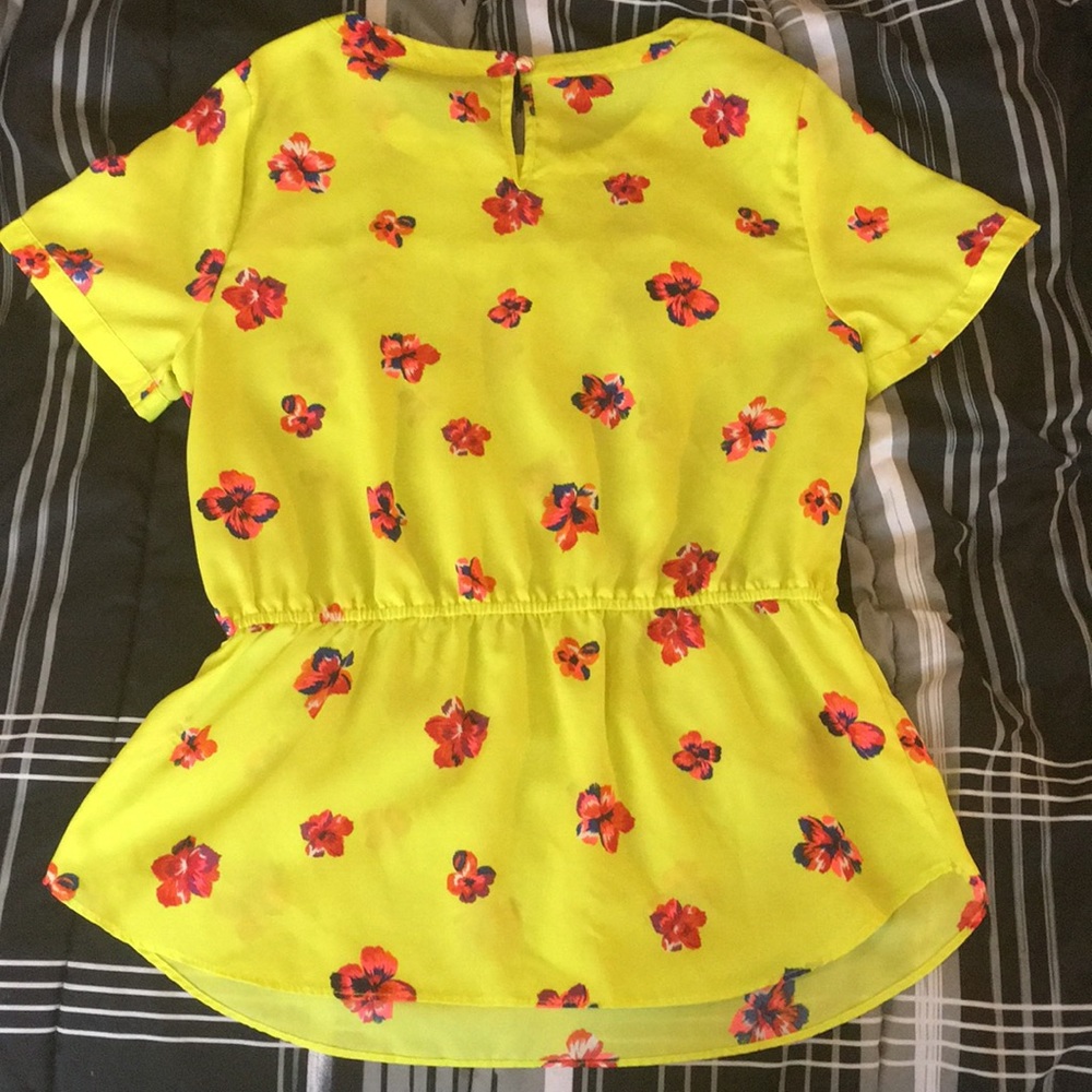 Tops - Picture 2 of 3